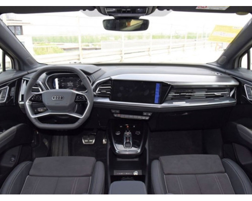 AUDI Q4 40 e-tron RWD Creative Night Edition