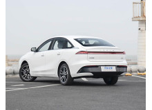 Roewe D6 Идеальный вариант для такси.